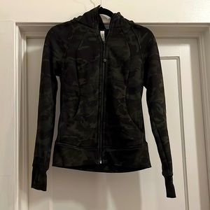 Lululemon Scuba Hoodie in Dark Camp print - Size 4
